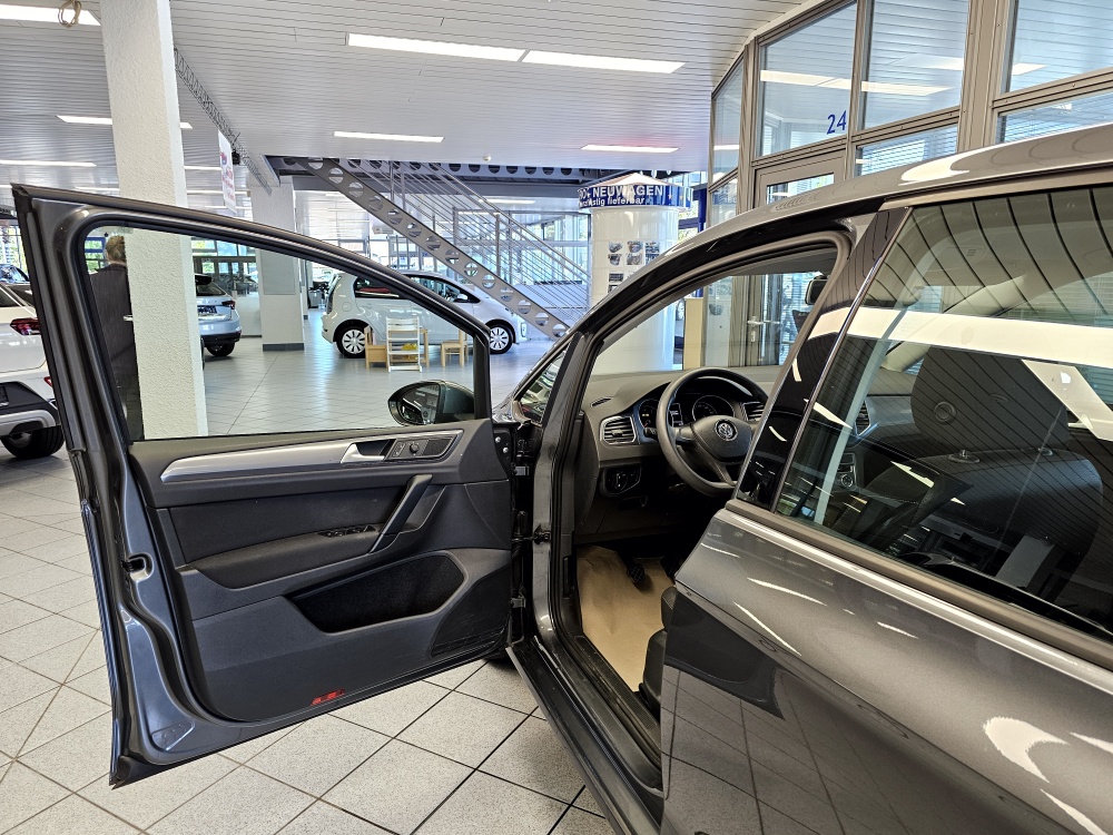 VW Golf Sportsvan  bei Hoffmann Automobile in Wolfsburg kaufen und sofort mitnehmen - Bild 12