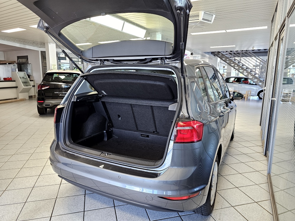 VW Golf Sportsvan  bei Hoffmann Automobile in Wolfsburg kaufen und sofort mitnehmen - Bild 2