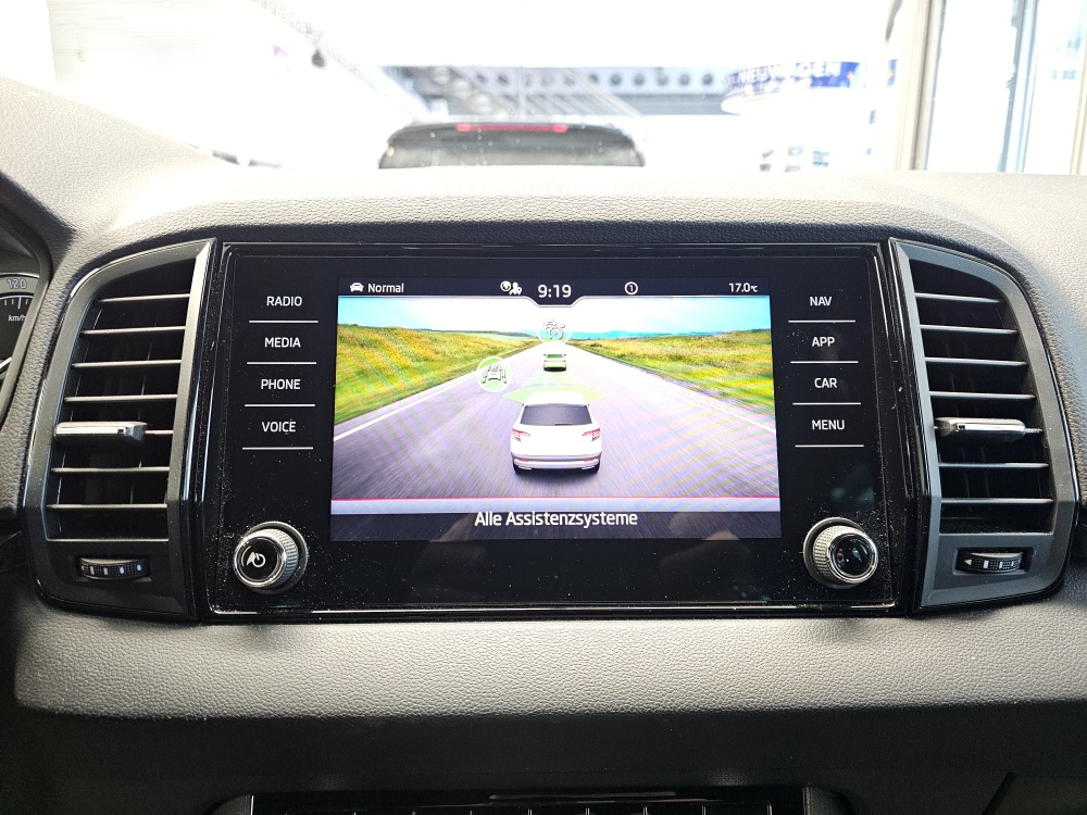 Skoda Karoq  bei Hoffmann Automobile in Wolfsburg kaufen und sofort mitnehmen - Bild 11