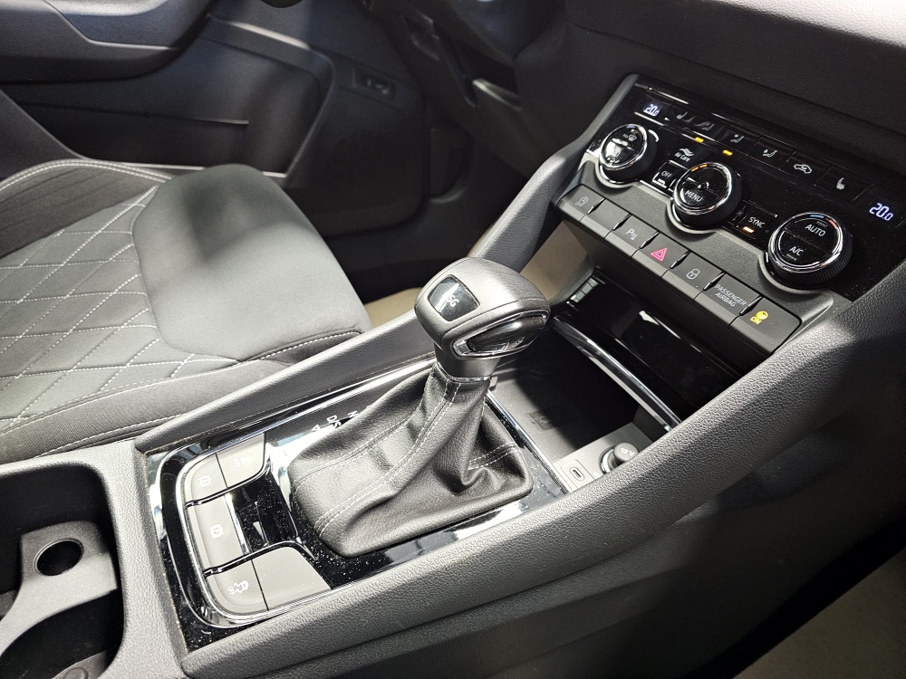 Skoda Karoq  bei Hoffmann Automobile in Wolfsburg kaufen und sofort mitnehmen - Bild 8