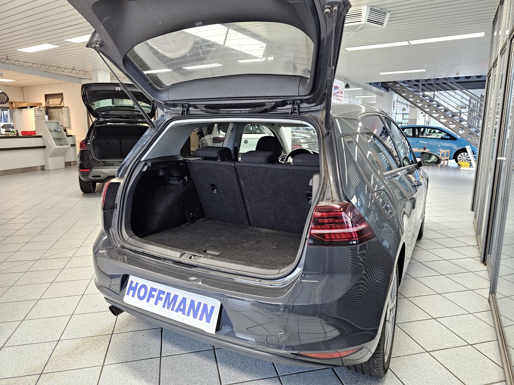 VW Golf  bei Hoffmann Automobile in Wolfsburg kaufen und sofort mitnehmen - Bild 2