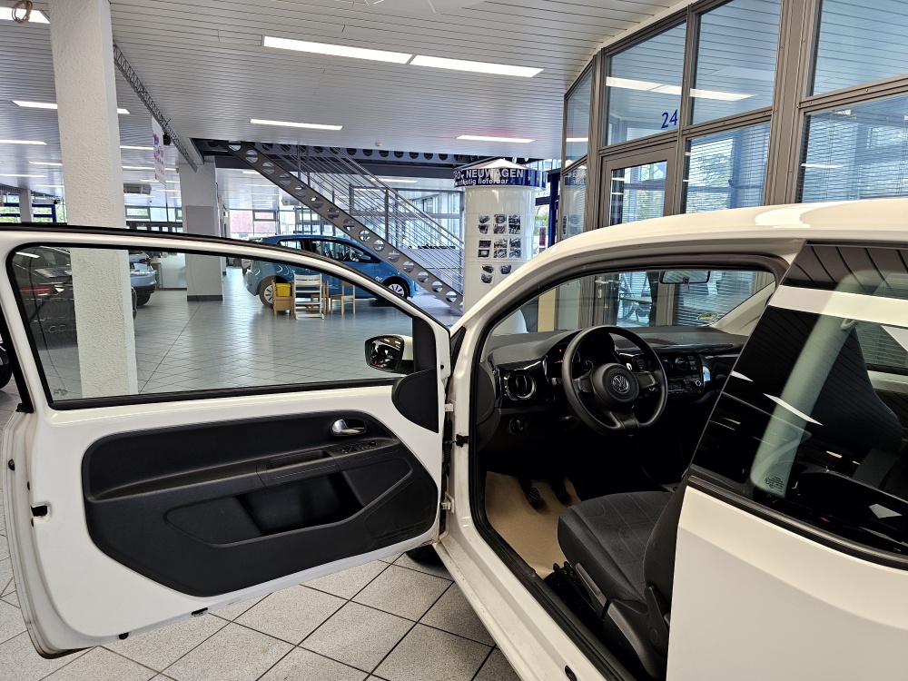VW up!  bei Hoffmann Automobile in Wolfsburg kaufen und sofort mitnehmen - Bild 11