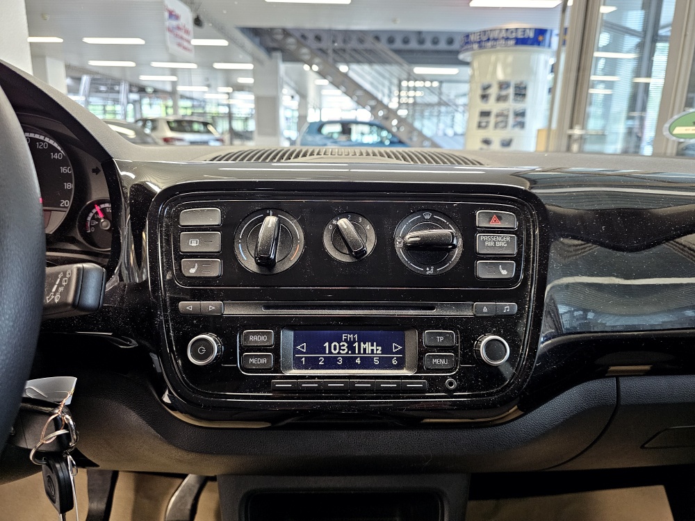 VW up!  bei Hoffmann Automobile in Wolfsburg kaufen und sofort mitnehmen - Bild 7
