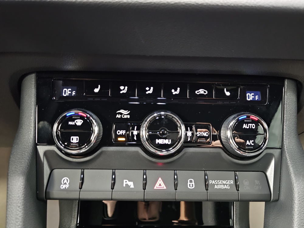 Skoda Karoq  bei Hoffmann Automobile in Wolfsburg kaufen und sofort mitnehmen - Bild 12