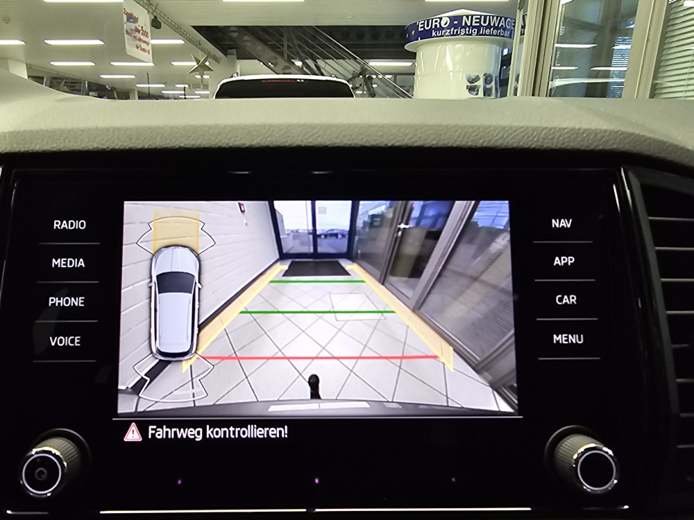 Skoda Karoq  bei Hoffmann Automobile in Wolfsburg kaufen und sofort mitnehmen - Bild 20