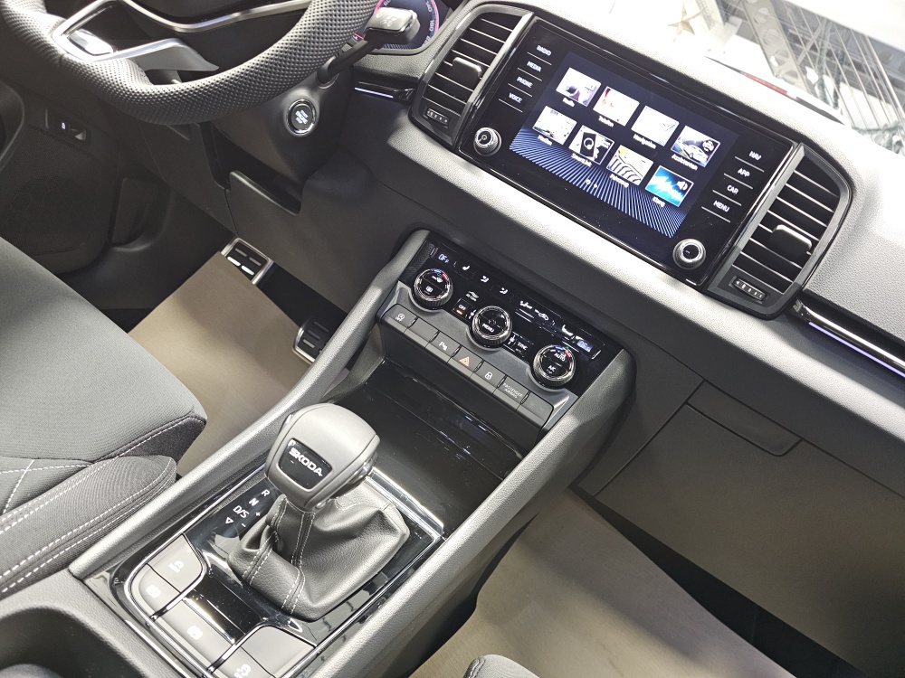 Skoda Karoq  bei Hoffmann Automobile in Wolfsburg kaufen und sofort mitnehmen - Bild 10