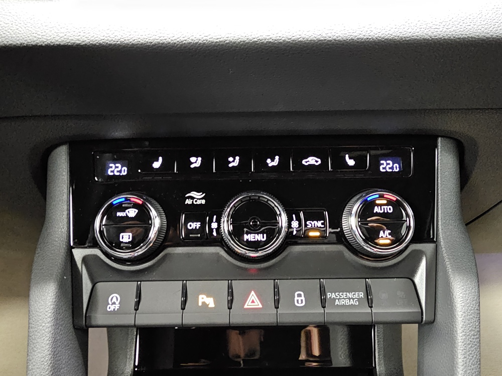 Skoda Karoq  bei Hoffmann Automobile in Wolfsburg kaufen und sofort mitnehmen - Bild 12