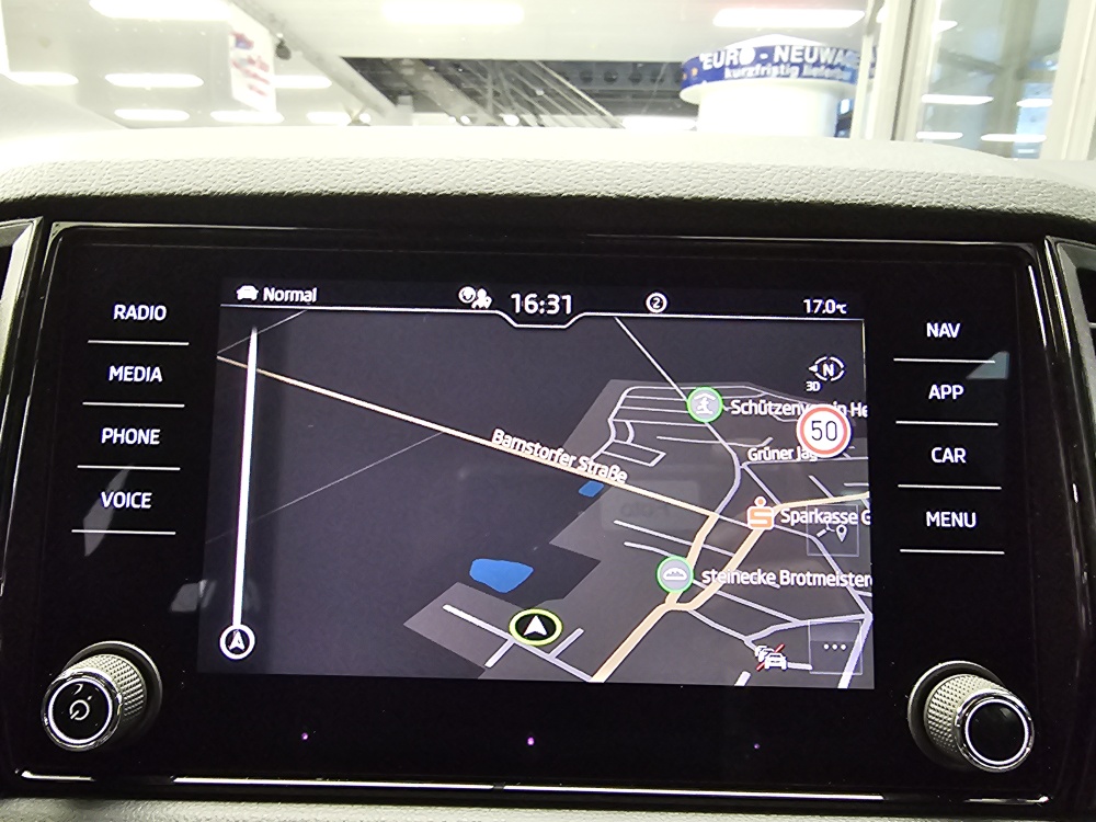 Skoda Karoq  bei Hoffmann Automobile in Wolfsburg kaufen und sofort mitnehmen - Bild 16