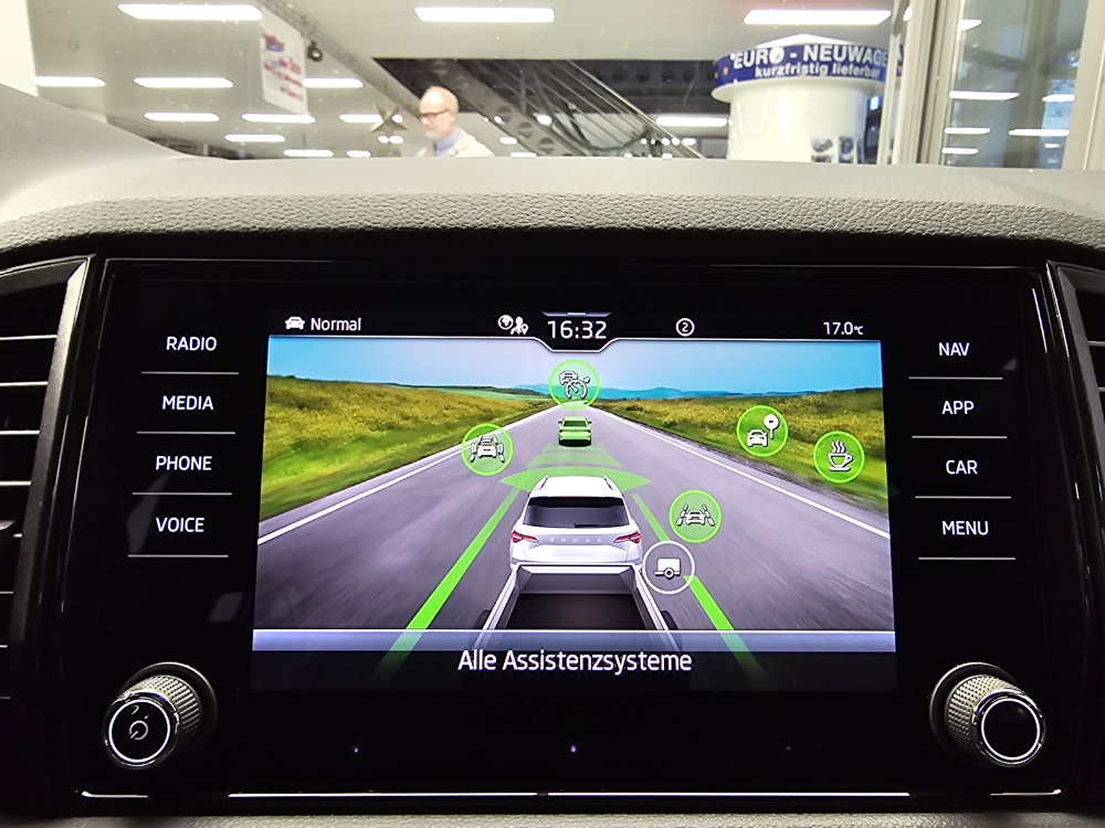 Skoda Karoq  bei Hoffmann Automobile in Wolfsburg kaufen und sofort mitnehmen - Bild 17