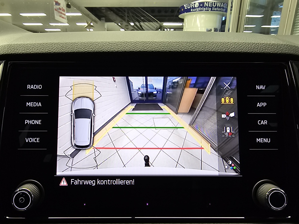 Skoda Karoq  bei Hoffmann Automobile in Wolfsburg kaufen und sofort mitnehmen - Bild 21