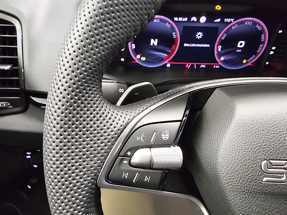 Skoda Karoq  bei Hoffmann Automobile in Wolfsburg kaufen und sofort mitnehmen - Bild 23