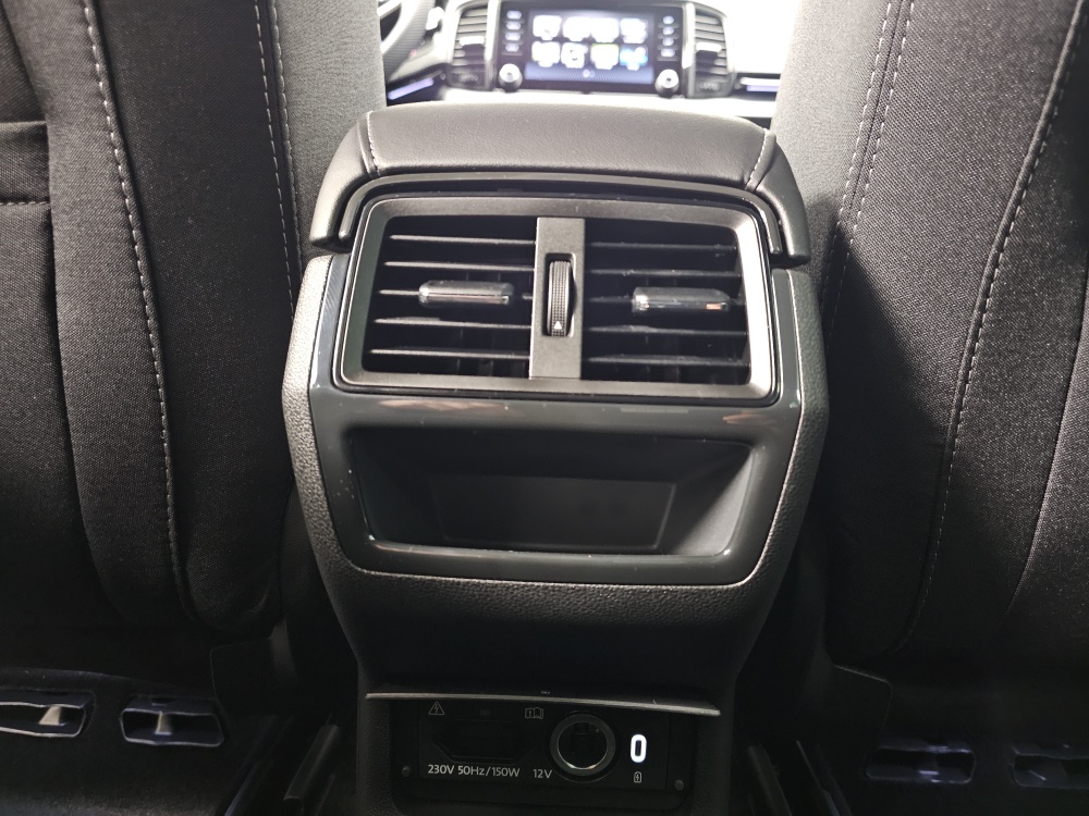 Skoda Karoq  bei Hoffmann Automobile in Wolfsburg kaufen und sofort mitnehmen - Bild 8