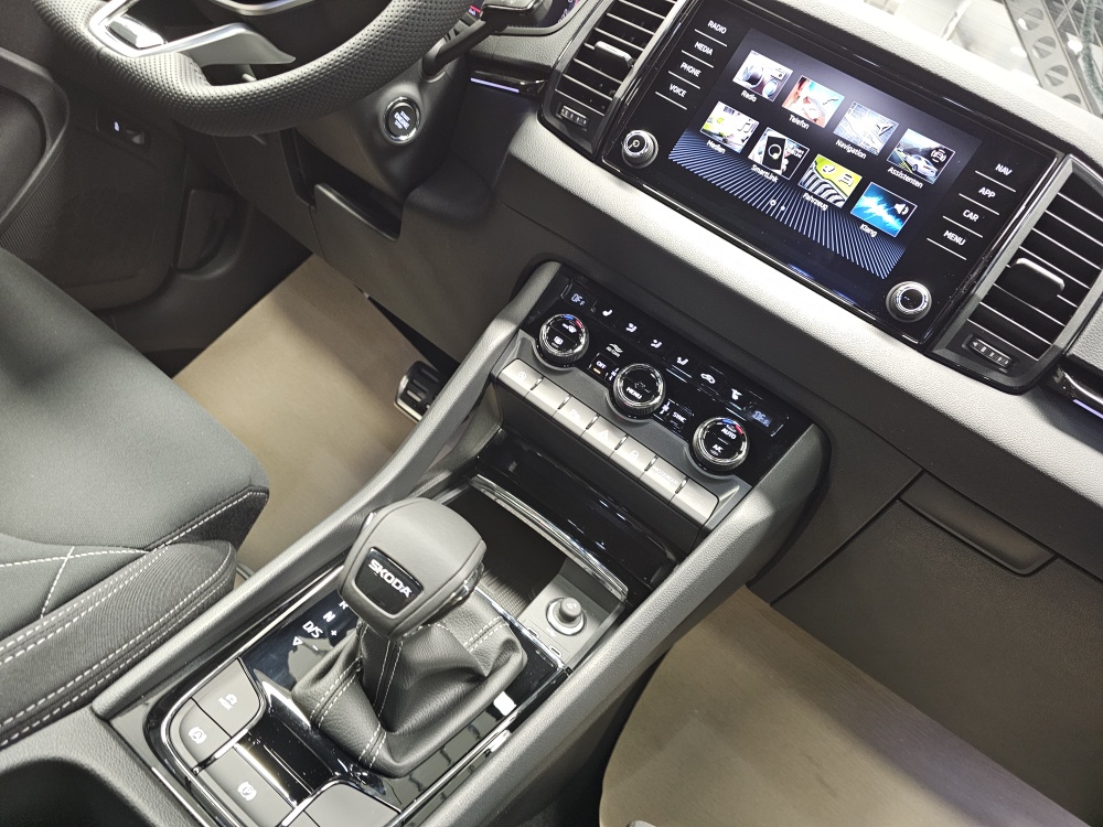 Skoda Karoq  bei Hoffmann Automobile in Wolfsburg kaufen und sofort mitnehmen - Bild 10