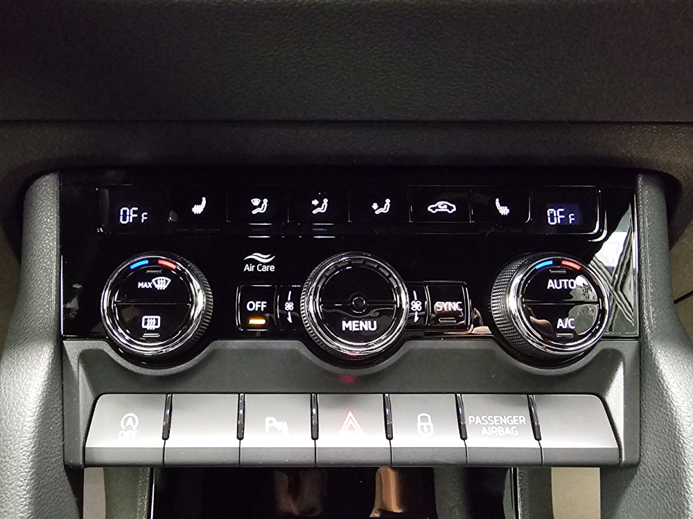 Skoda Karoq  bei Hoffmann Automobile in Wolfsburg kaufen und sofort mitnehmen - Bild 12