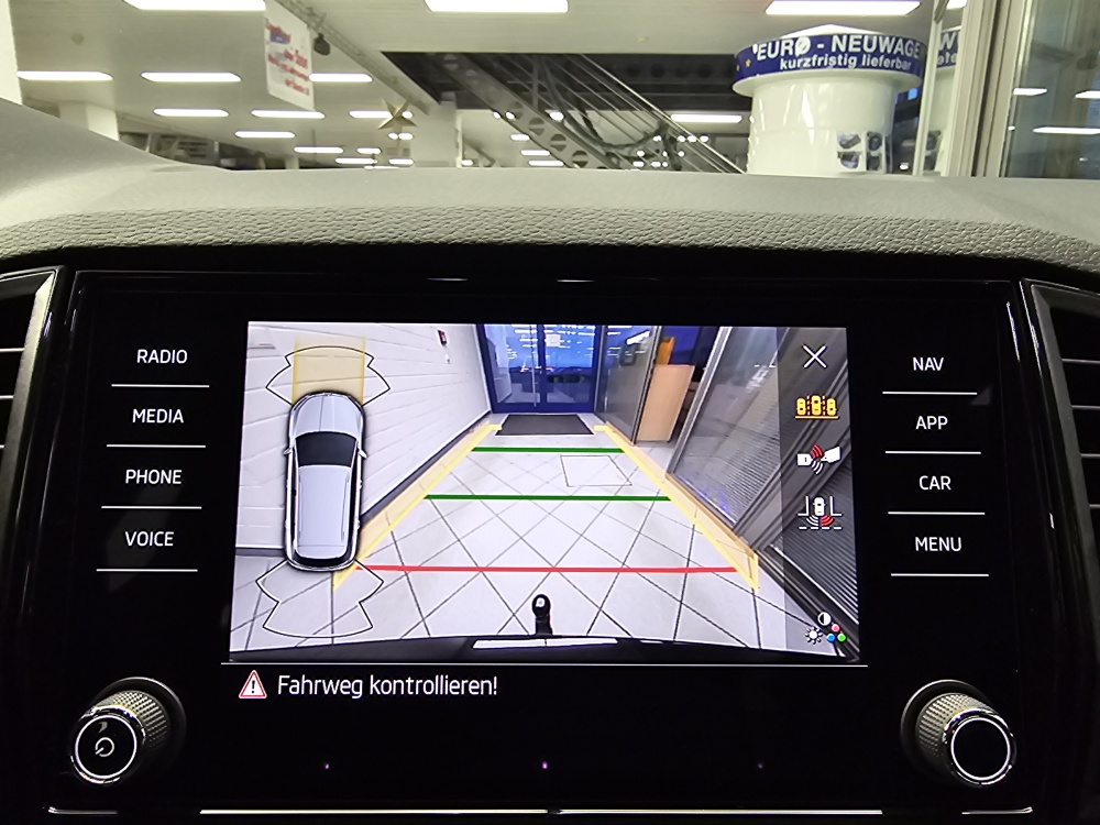 Skoda Karoq  bei Hoffmann Automobile in Wolfsburg kaufen und sofort mitnehmen - Bild 21