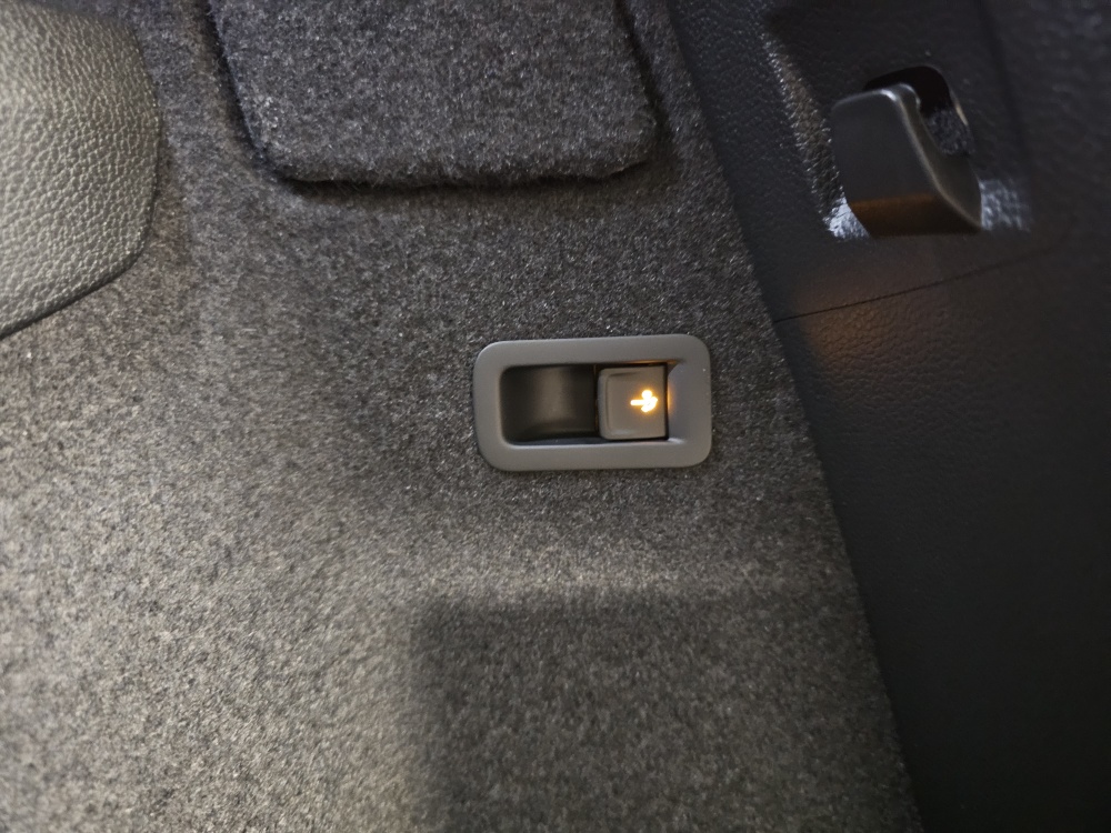 Skoda Karoq  bei Hoffmann Automobile in Wolfsburg kaufen und sofort mitnehmen - Bild 3