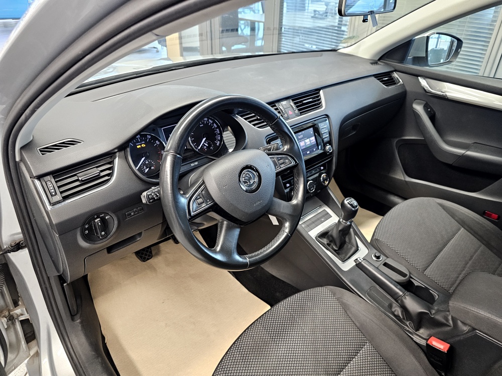 Skoda Octavia Combi  bei Hoffmann Automobile in Wolfsburg kaufen und sofort mitnehmen - Bild 13