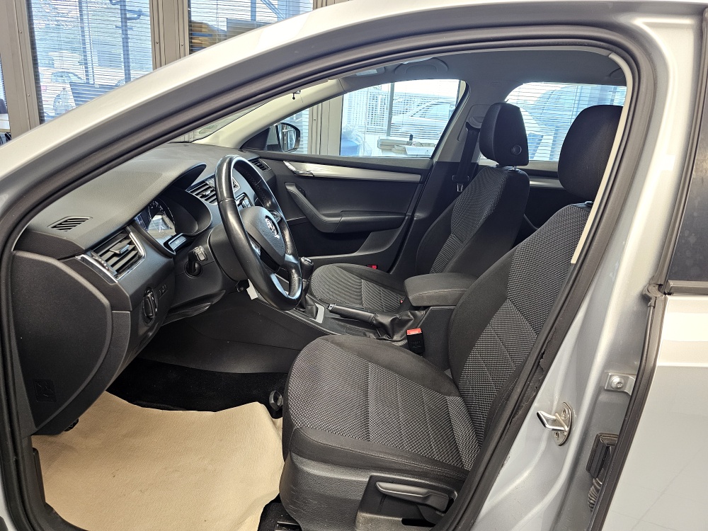 Skoda Octavia Combi  bei Hoffmann Automobile in Wolfsburg kaufen und sofort mitnehmen - Bild 14