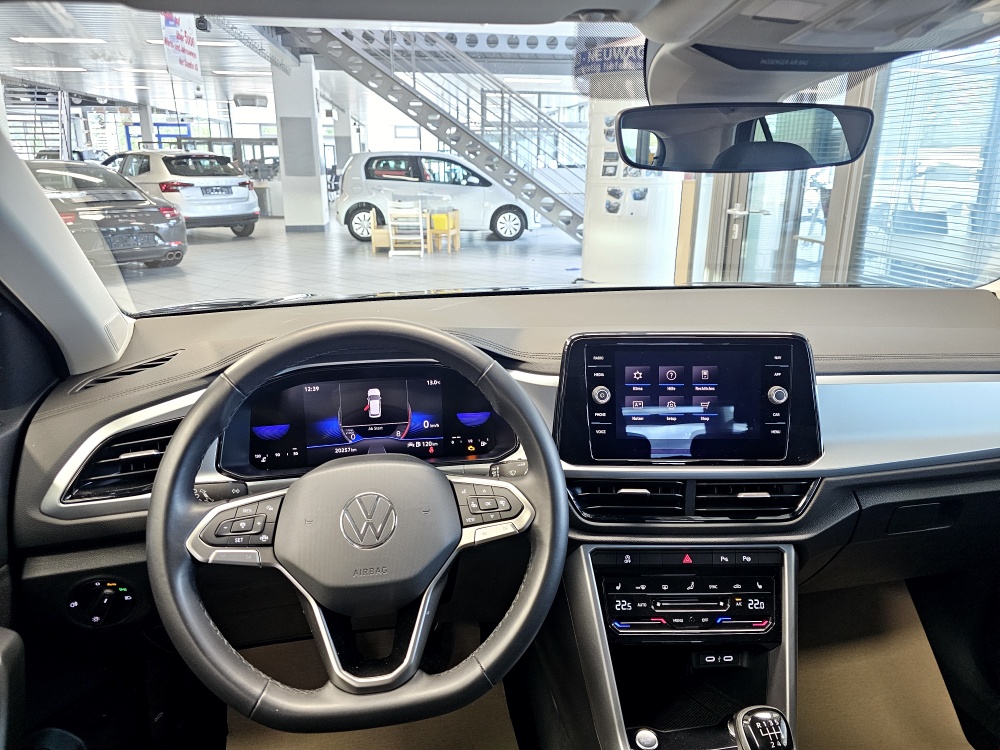 VW T-Roc  bei Hoffmann Automobile in Wolfsburg kaufen und sofort mitnehmen - Bild 16