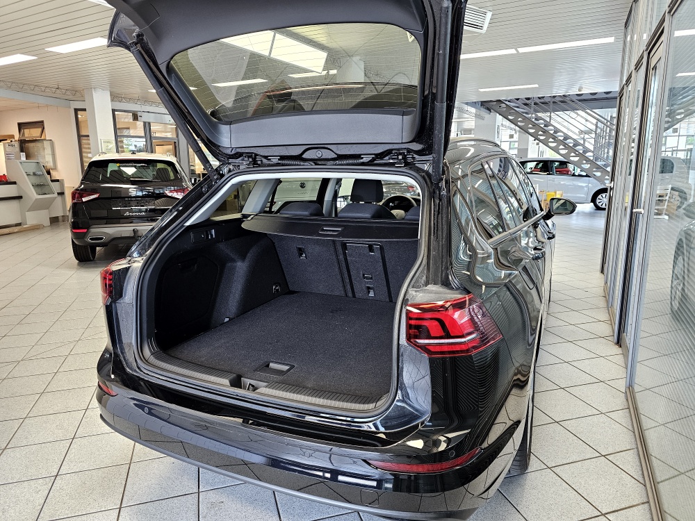 VW Golf Variant  bei Hoffmann Automobile in Wolfsburg kaufen und sofort mitnehmen - Bild 2