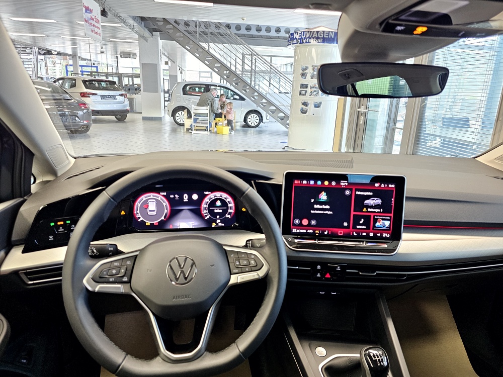 VW Golf Variant  bei Hoffmann Automobile in Wolfsburg kaufen und sofort mitnehmen - Bild 17