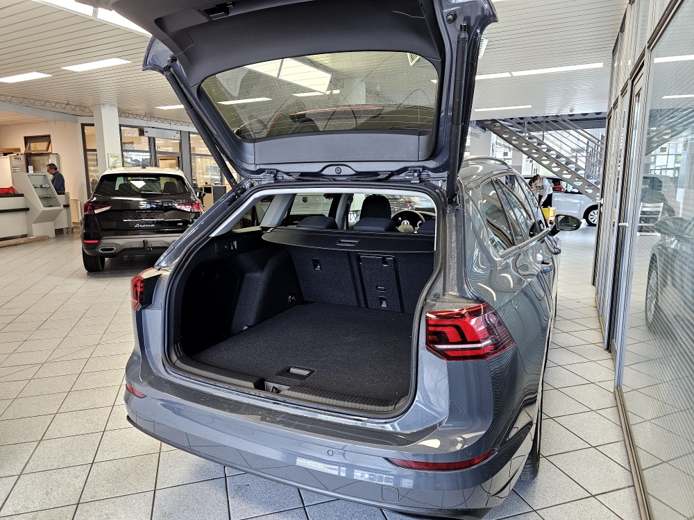 VW Golf Variant  bei Hoffmann Automobile in Wolfsburg kaufen und sofort mitnehmen - Bild 2