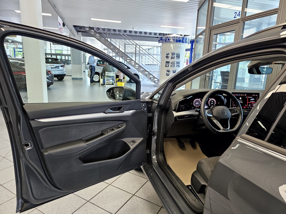 VW Golf Variant  bei Hoffmann Automobile in Wolfsburg kaufen und sofort mitnehmen - Bild 20