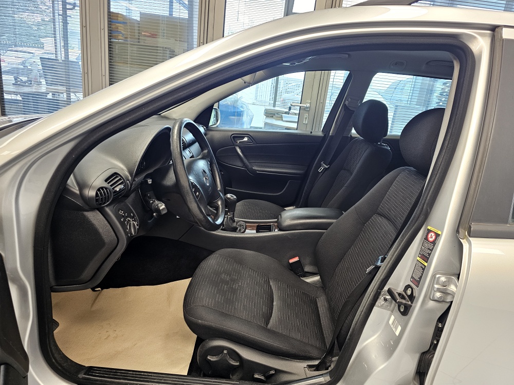 Mercedes-Benz C 180 T  bei Hoffmann Automobile in Wolfsburg kaufen und sofort mitnehmen - Bild 11