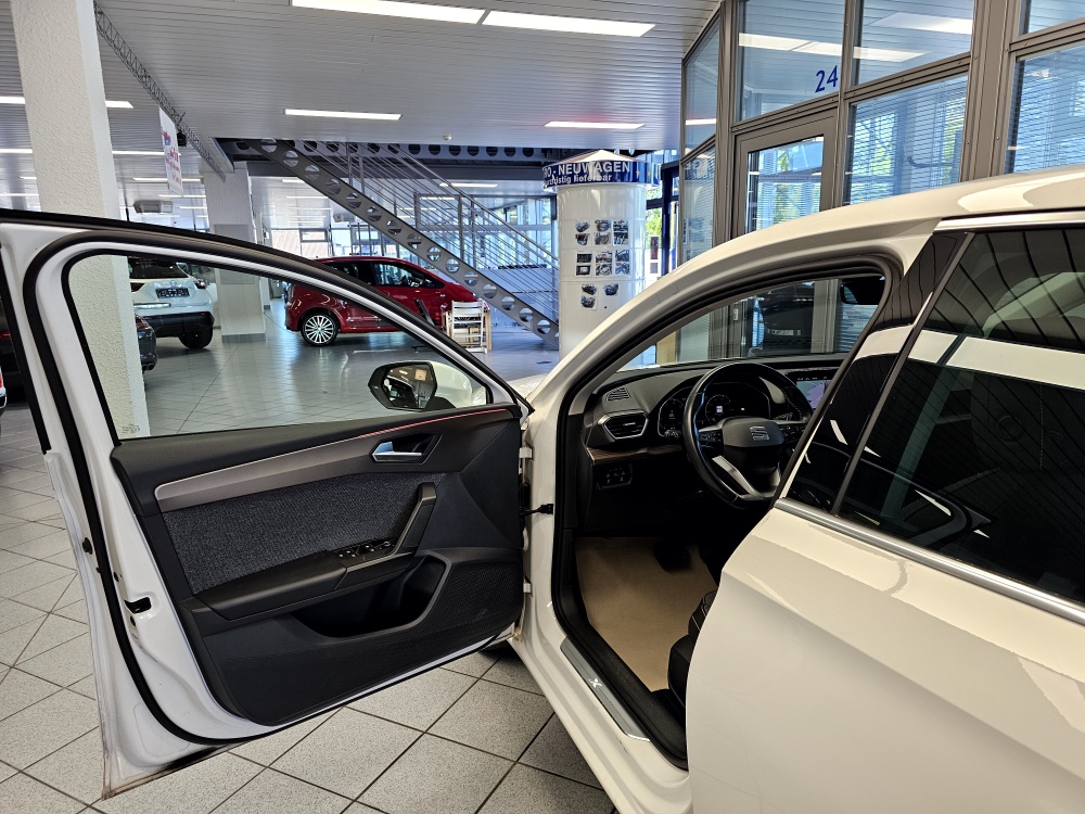 Seat Leon  bei Hoffmann Automobile in Wolfsburg kaufen und sofort mitnehmen - Bild 20