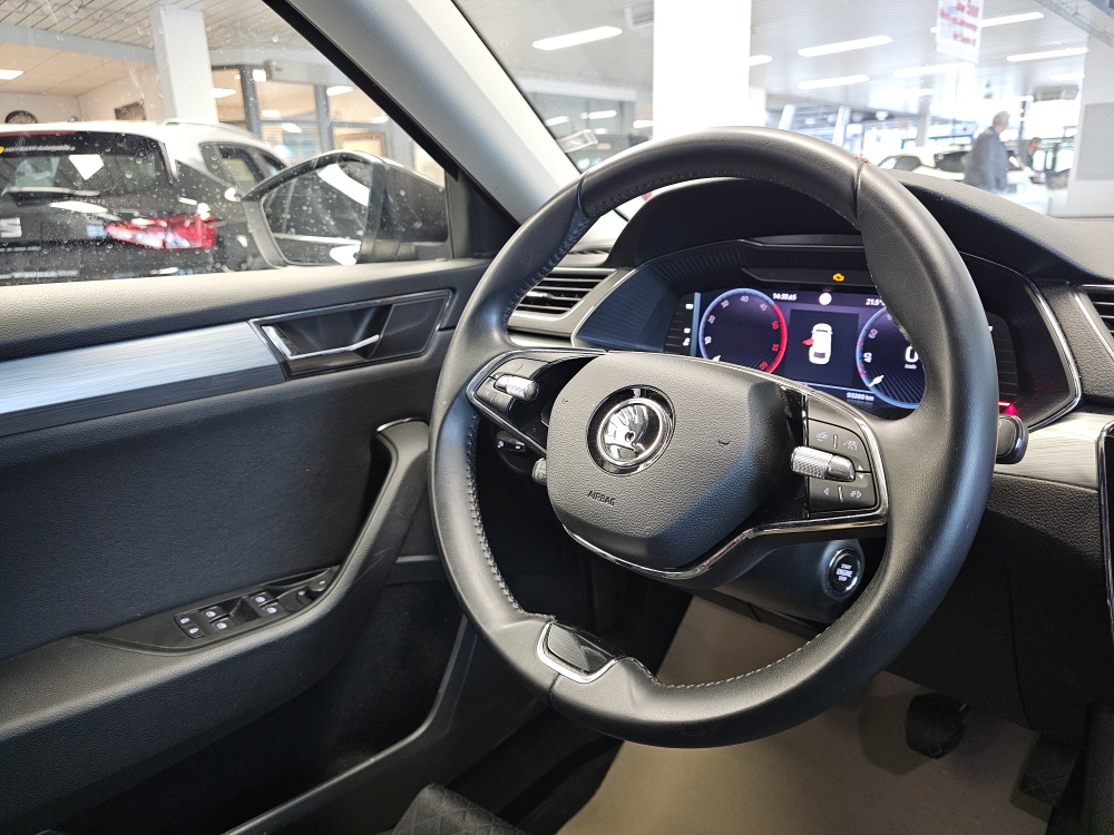 Skoda Superb Combi  bei Hoffmann Automobile in Wolfsburg kaufen und sofort mitnehmen - Bild 12