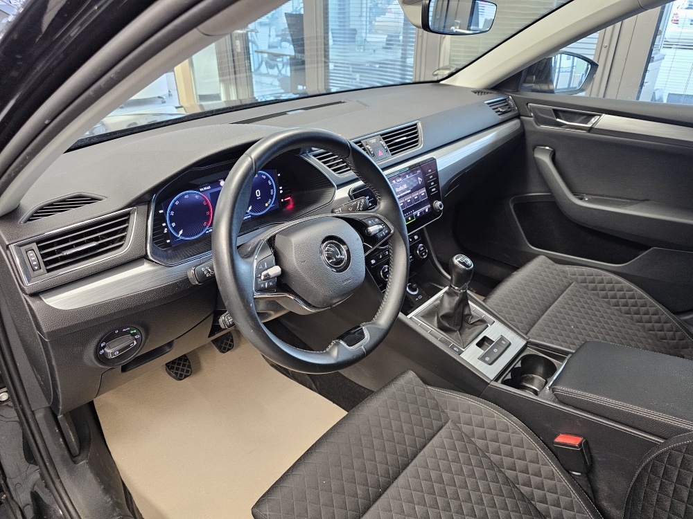 Skoda Superb Combi  bei Hoffmann Automobile in Wolfsburg kaufen und sofort mitnehmen - Bild 14