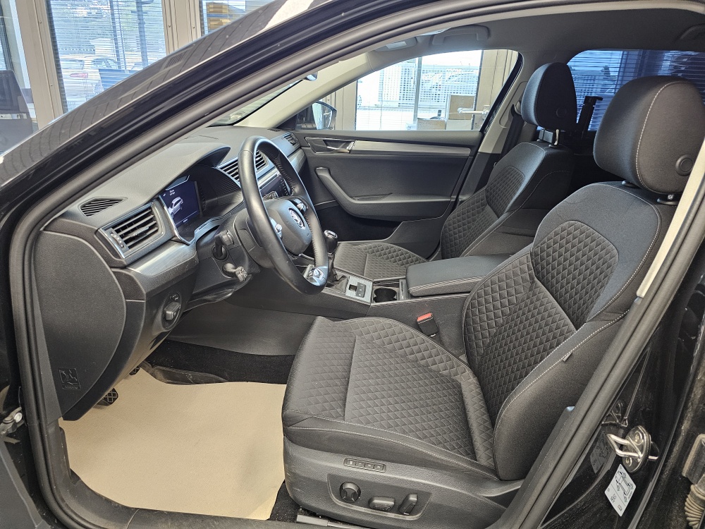 Skoda Superb Combi  bei Hoffmann Automobile in Wolfsburg kaufen und sofort mitnehmen - Bild 15
