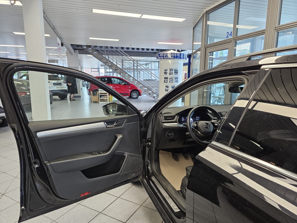 Skoda Superb Combi  bei Hoffmann Automobile in Wolfsburg kaufen und sofort mitnehmen - Bild 16