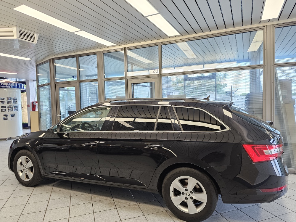 Skoda Superb Combi  bei Hoffmann Automobile in Wolfsburg kaufen und sofort mitnehmen - Bild 17
