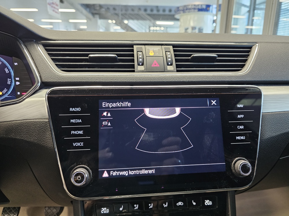 Skoda Superb Combi  bei Hoffmann Automobile in Wolfsburg kaufen und sofort mitnehmen - Bild 21