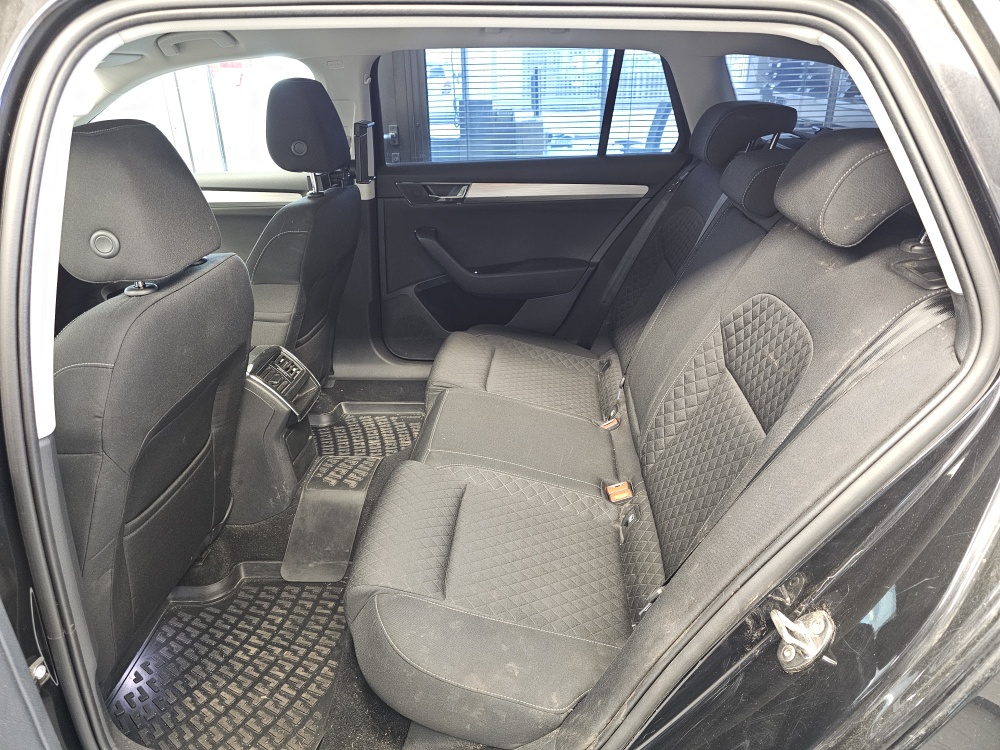 Skoda Superb Combi  bei Hoffmann Automobile in Wolfsburg kaufen und sofort mitnehmen - Bild 4