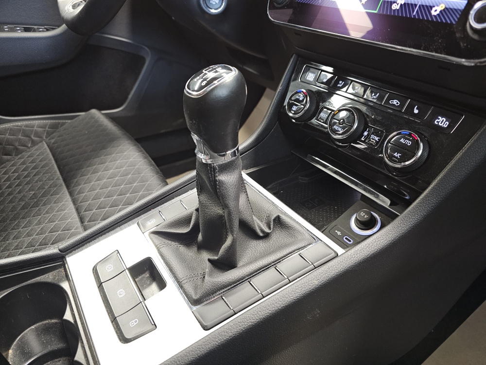 Skoda Superb Combi  bei Hoffmann Automobile in Wolfsburg kaufen und sofort mitnehmen - Bild 6