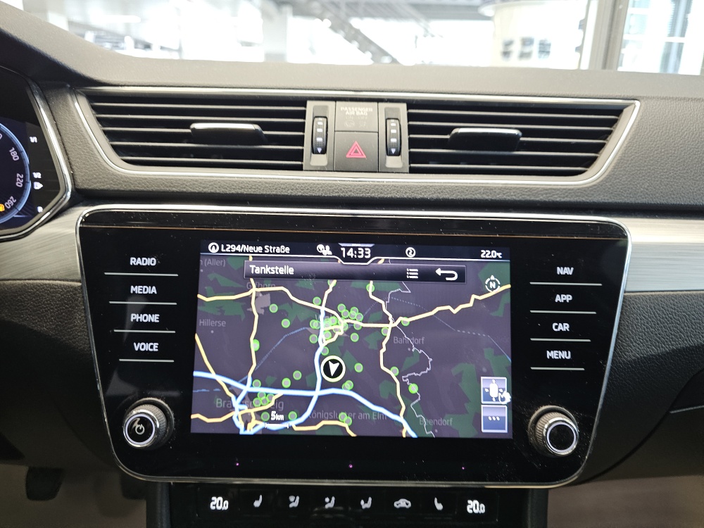 Skoda Superb Combi  bei Hoffmann Automobile in Wolfsburg kaufen und sofort mitnehmen - Bild 8