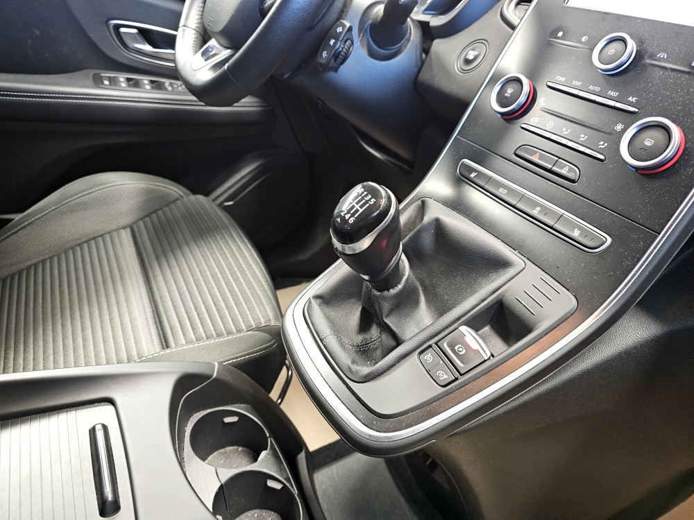 Renault Scenic  bei Hoffmann Automobile in Wolfsburg kaufen und sofort mitnehmen - Bild 11