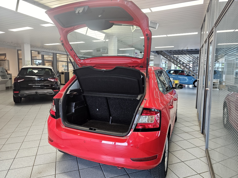 Skoda Fabia  bei Hoffmann Automobile in Wolfsburg kaufen und sofort mitnehmen - Bild 2