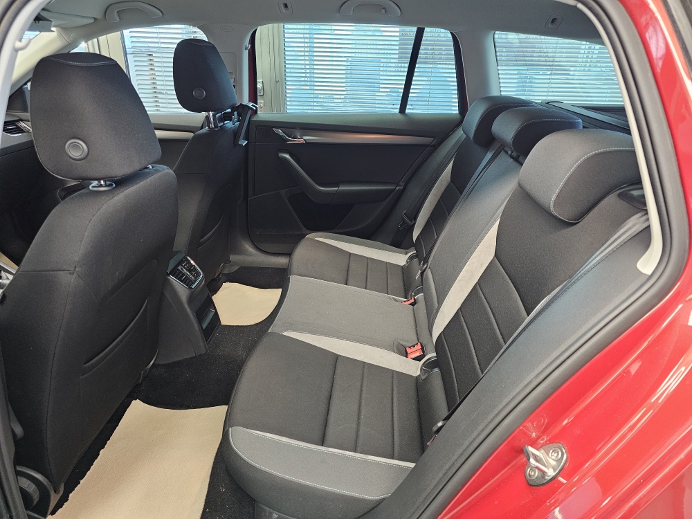 Skoda Octavia Combi  bei Hoffmann Automobile in Wolfsburg kaufen und sofort mitnehmen - Bild 5