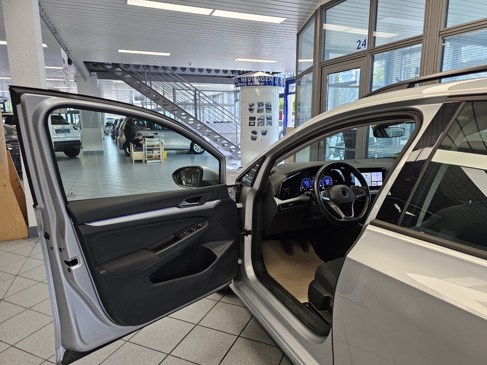 VW Golf Variant  bei Hoffmann Automobile in Wolfsburg kaufen und sofort mitnehmen - Bild 21