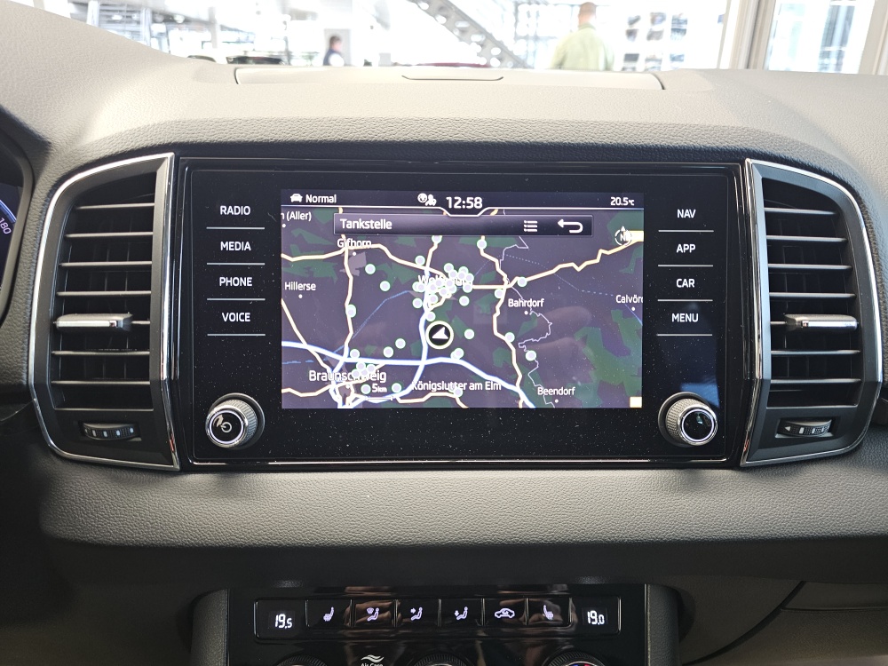 Skoda Karoq  bei Hoffmann Automobile in Wolfsburg kaufen und sofort mitnehmen - Bild 11