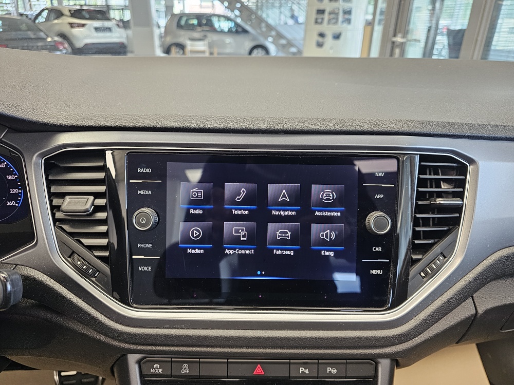 VW T-Roc  bei Hoffmann Automobile in Wolfsburg kaufen und sofort mitnehmen - Bild 11