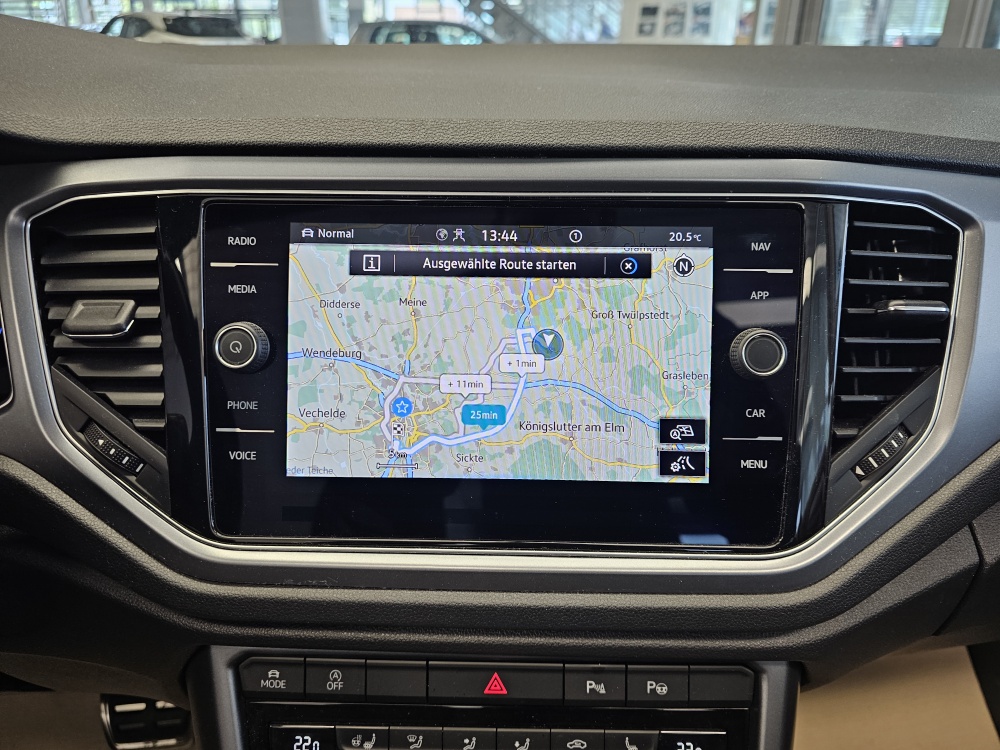 VW T-Roc  bei Hoffmann Automobile in Wolfsburg kaufen und sofort mitnehmen - Bild 9