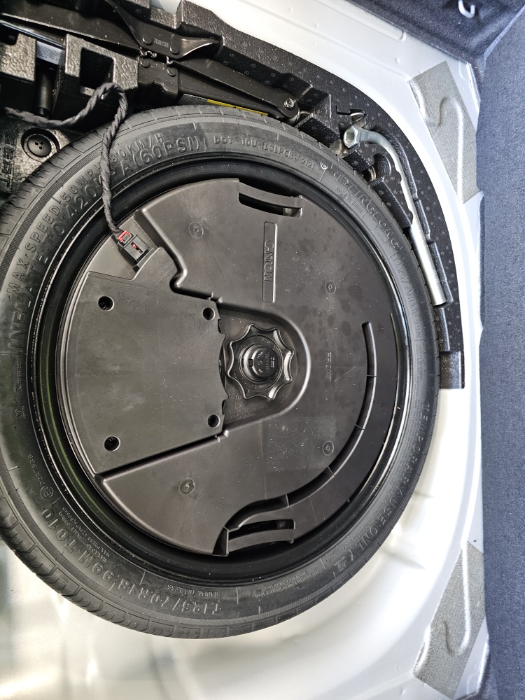Skoda Karoq  bei Hoffmann Automobile in Wolfsburg kaufen und sofort mitnehmen - Bild 3