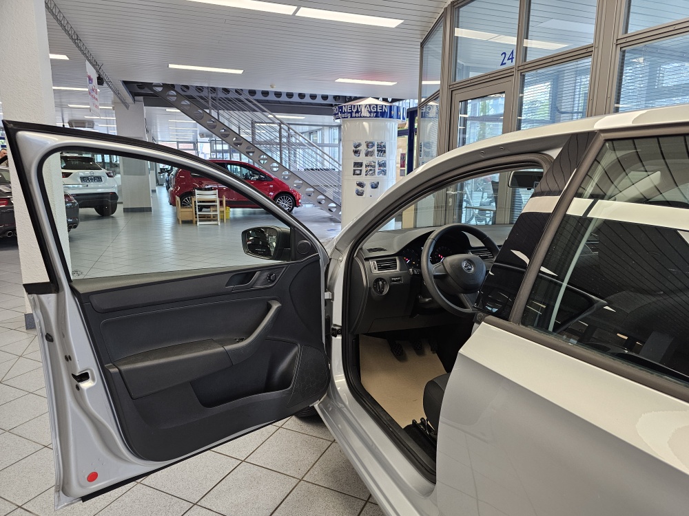 Skoda Rapid Spaceback  bei Hoffmann Automobile in Wolfsburg kaufen und sofort mitnehmen - Bild 11
