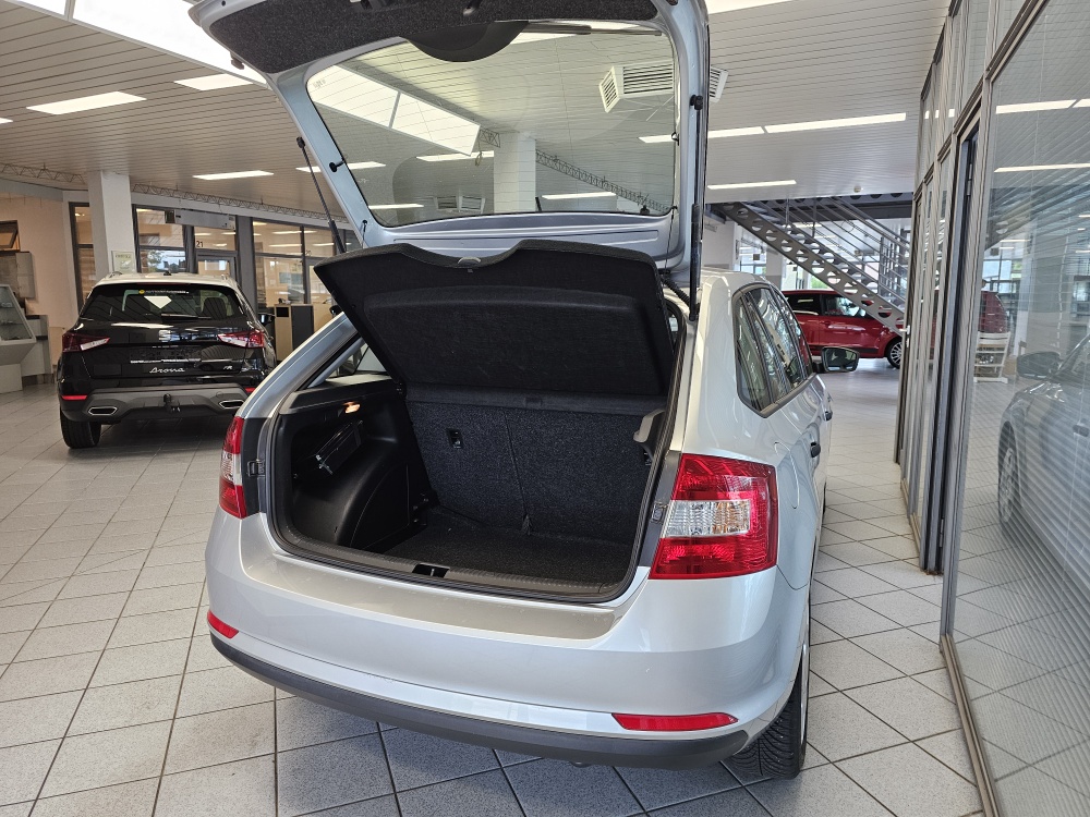 Skoda Rapid Spaceback  bei Hoffmann Automobile in Wolfsburg kaufen und sofort mitnehmen - Bild 2