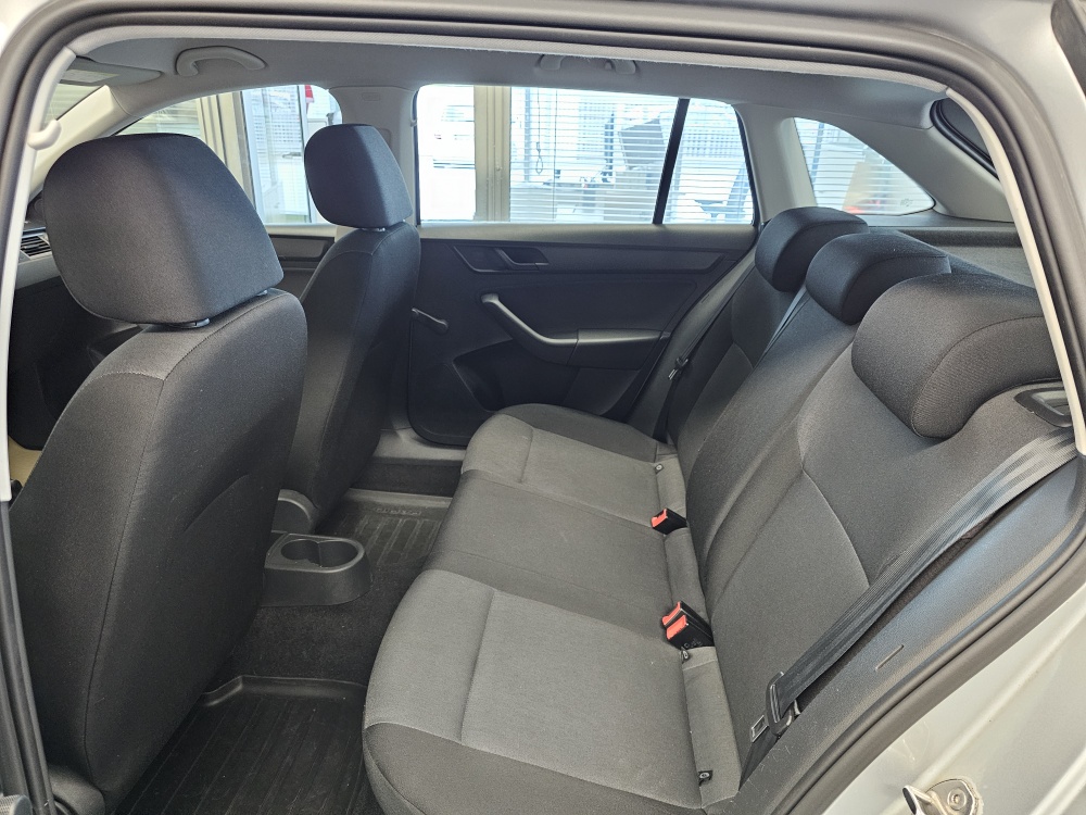 Skoda Rapid Spaceback  bei Hoffmann Automobile in Wolfsburg kaufen und sofort mitnehmen - Bild 4