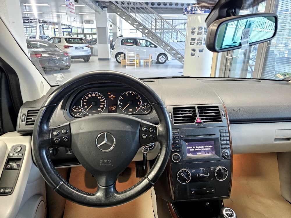 Mercedes-Benz A 180  bei Hoffmann Automobile in Wolfsburg kaufen und sofort mitnehmen - Bild 10
